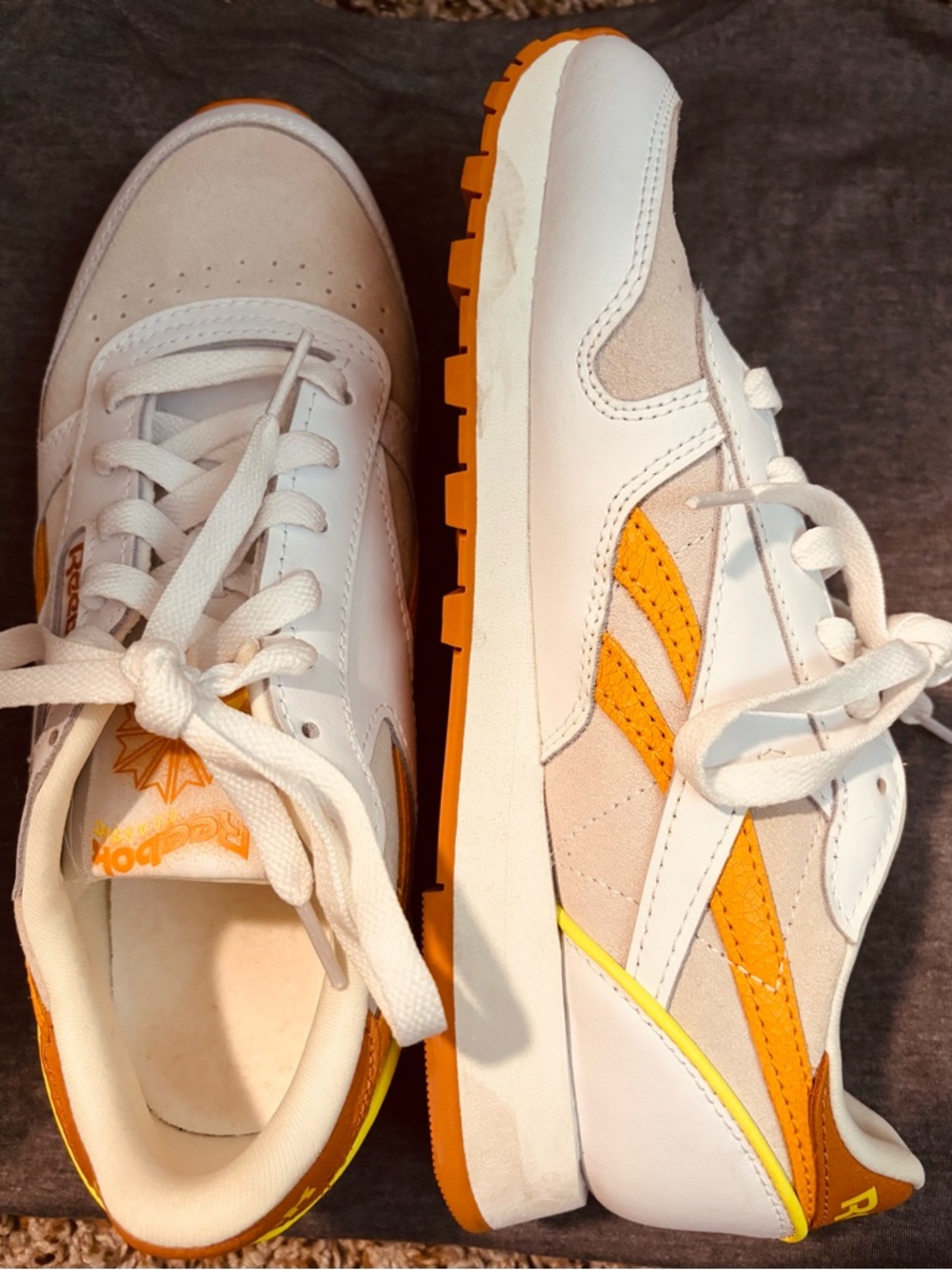 Women's retro Reebok Sneakers